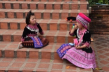 Unes nenes vestides tradicional