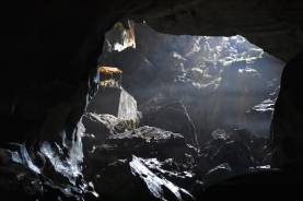 Tham Phu Kam, una cova enorme i d'exploració lliure